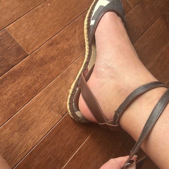 Burberry Women's Espadrille Sandals - Size 38 - Picture 7 of 7